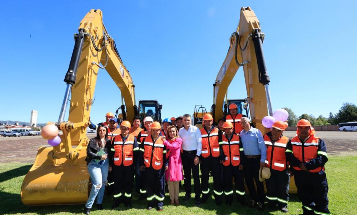 Entrega Lorena Cuéllar maquinaria a Secretaría de Infraestructura
