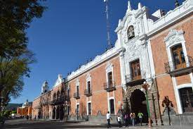 Previo al Grito, dan mantenimiento a réplica de Campana de Dolores en Palacio