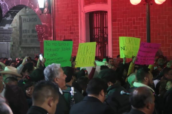 Entre manifestantes, da Lorena Cuéllar Grito de Independencia en Tlaxcala