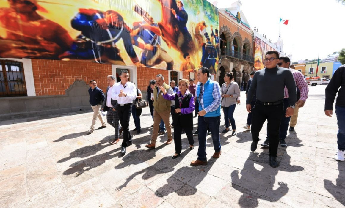 Supervisa Lorena Cuéllar trabajos de embellecimiento en el Zócalo de Tlaxcala