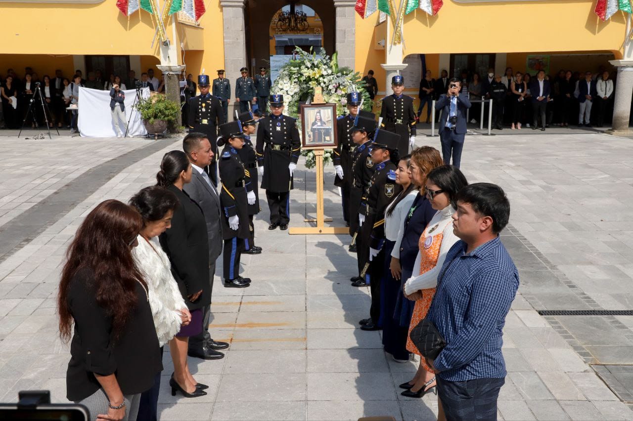 Encabeza Mundo Tlatehui Ceremonia Cívica y devela Bando Solemne de Fiestas Patrias