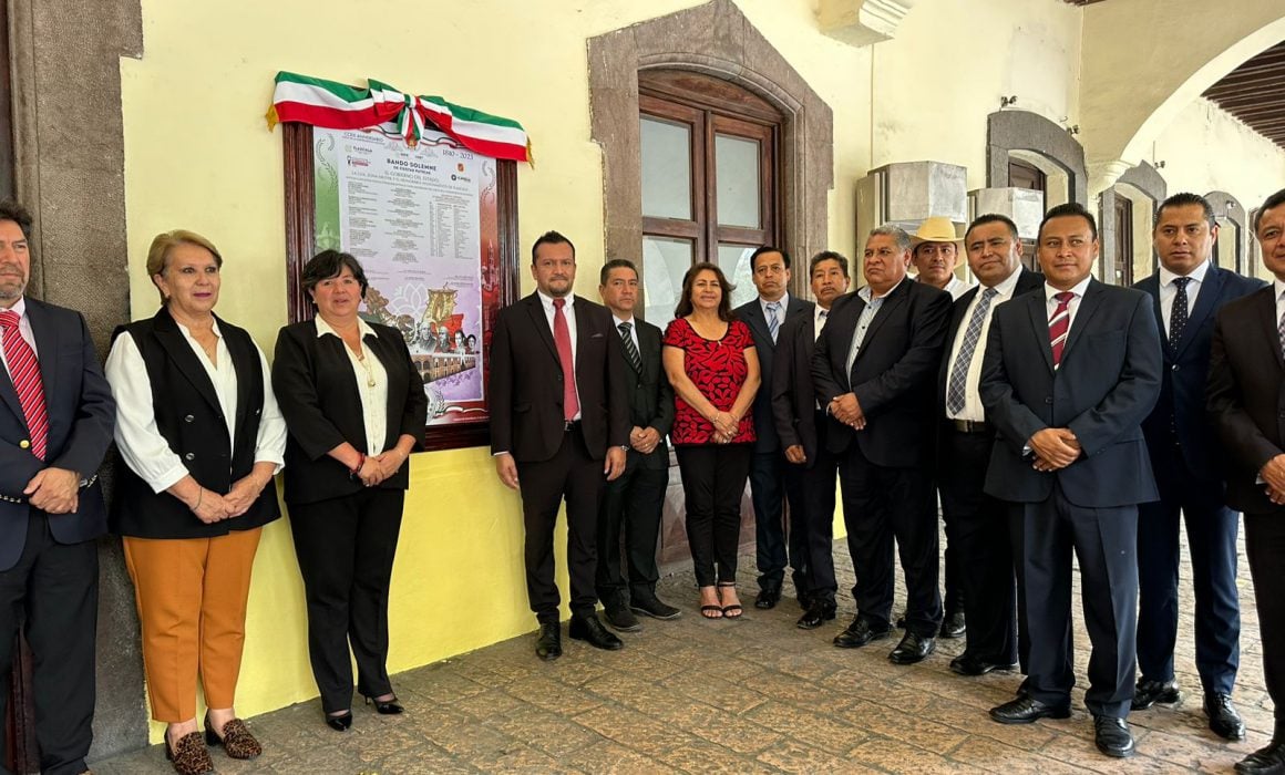 Coloca Ayuntamiento de Tlaxcala el Bando Solemne de fiestas patrias