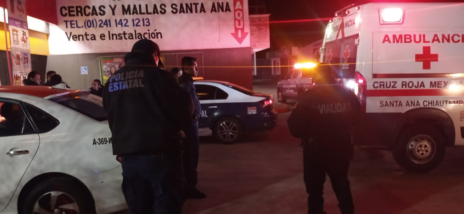 Apuñalan a hombre y lo abandonan afuera de un Oxxo, en Chiautempan 