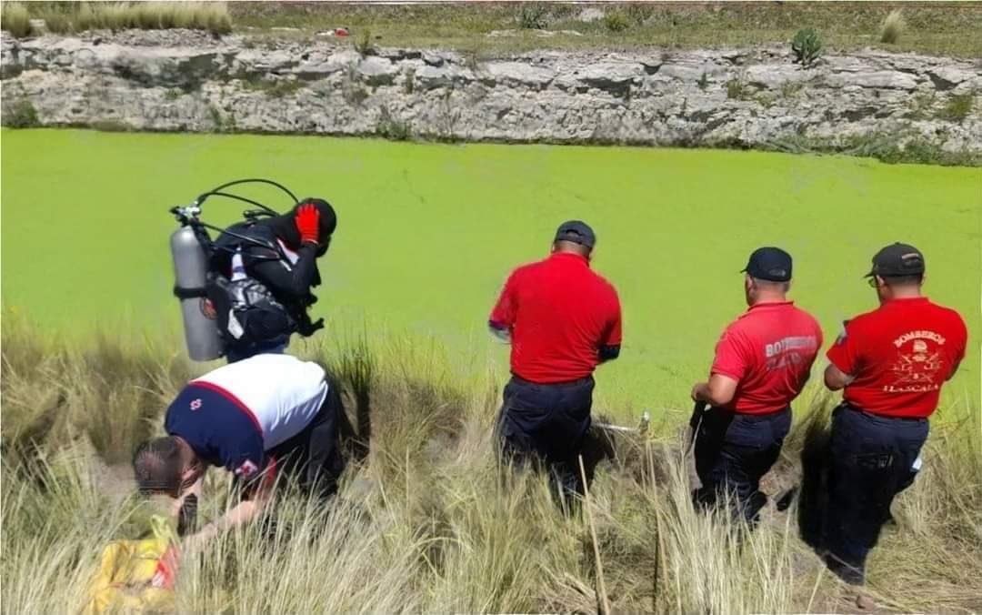 Tras 11 horas de búsqueda, recuperan cuerpos de dos migrantes, se ahogaron en jagüey