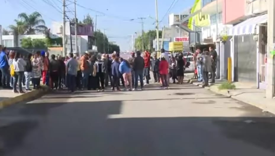 Vecinos de San Pedro Cholula cierran acceso al Instituto D'Amicis por problemas de tráfico