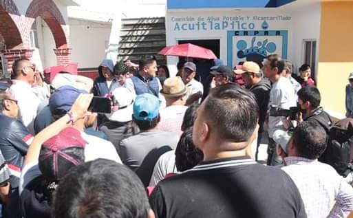Continúan protestas por falta de agua en Acuitlapilco