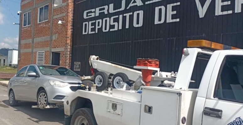 Van al corralón 42 vehículo del transporte público por diversas irregularidades