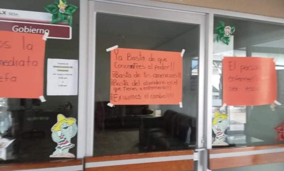 Toman trabajadores dirección del HIT; piden salida de jefa de enfermeras