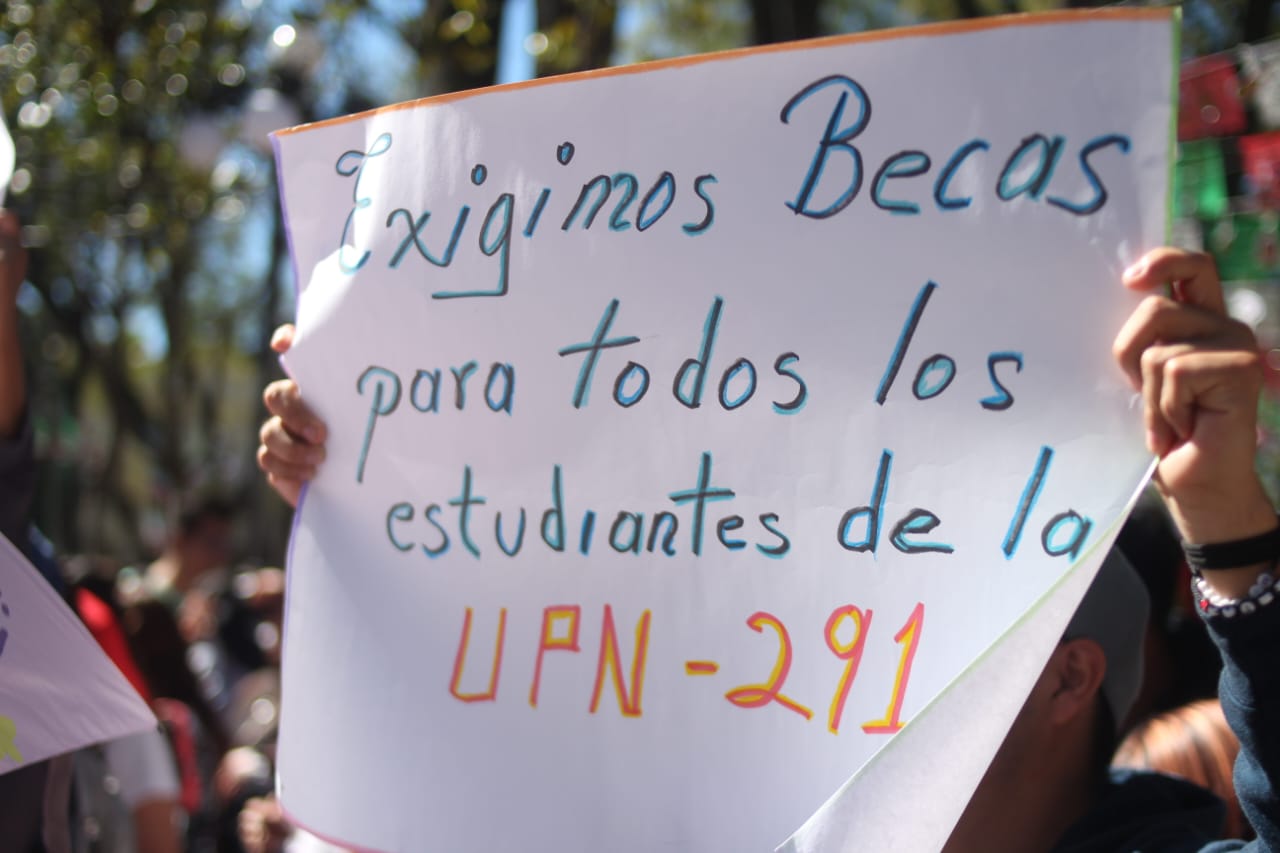 Rechazan estudiantes de UPN exclusión de becas gubernamentales