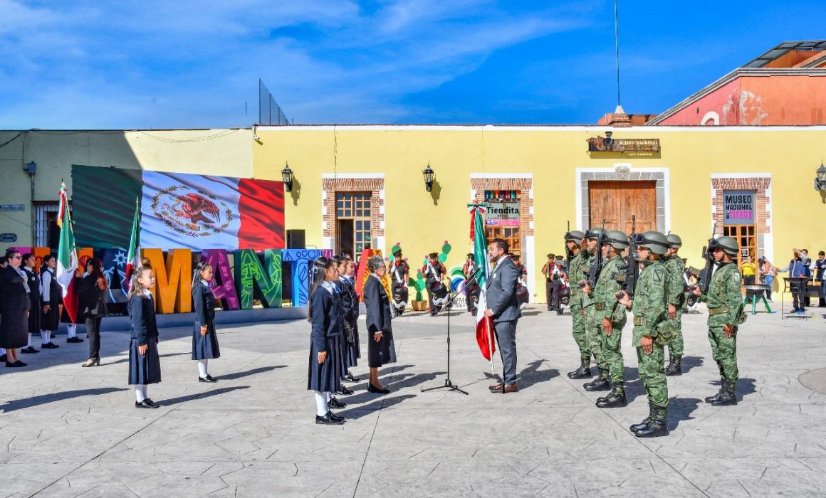 Encabeza Salvador Santos ceremonia de fundación del Colegio Juana de Arco