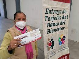 Benefician a 41 adultos jubilados con entrega de pensiones