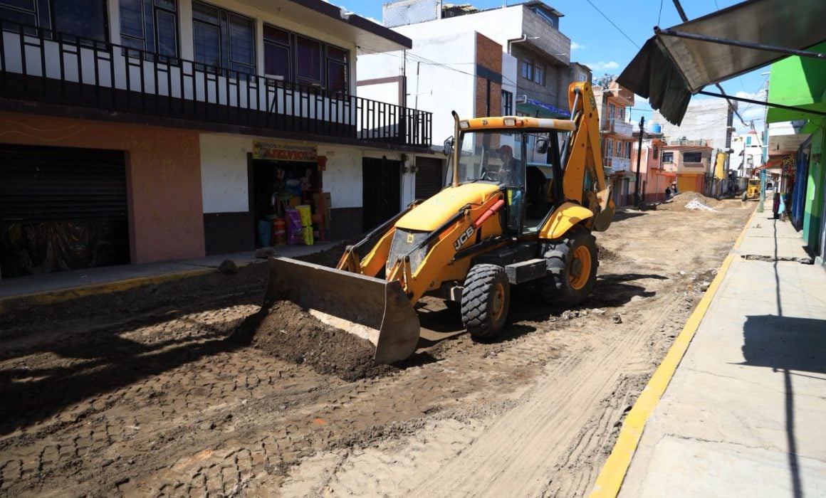 Avanza rehabilitación de la calle Dr. Miguel Hernández en Chiautempan