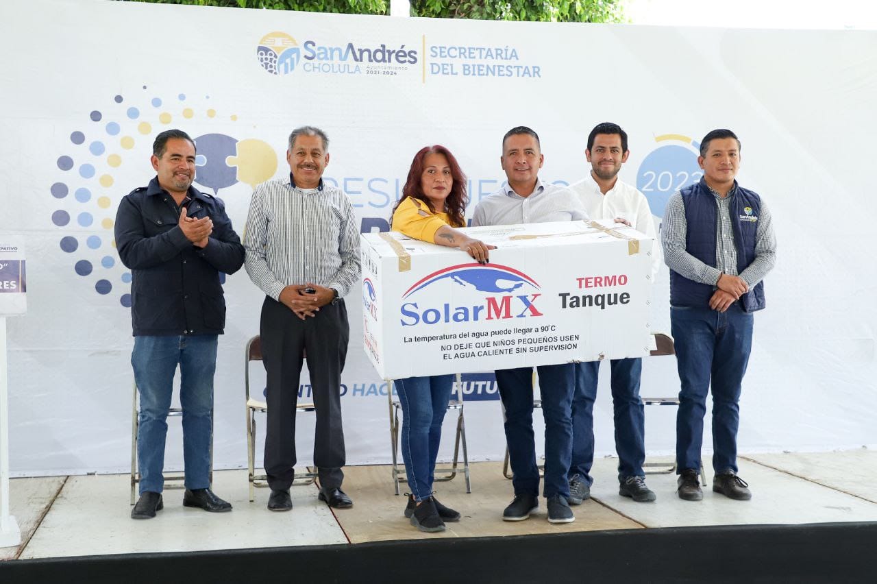 Realiza Mundo Tlatehui cuarta entrega de calentadores solares a familias sanandreseñas