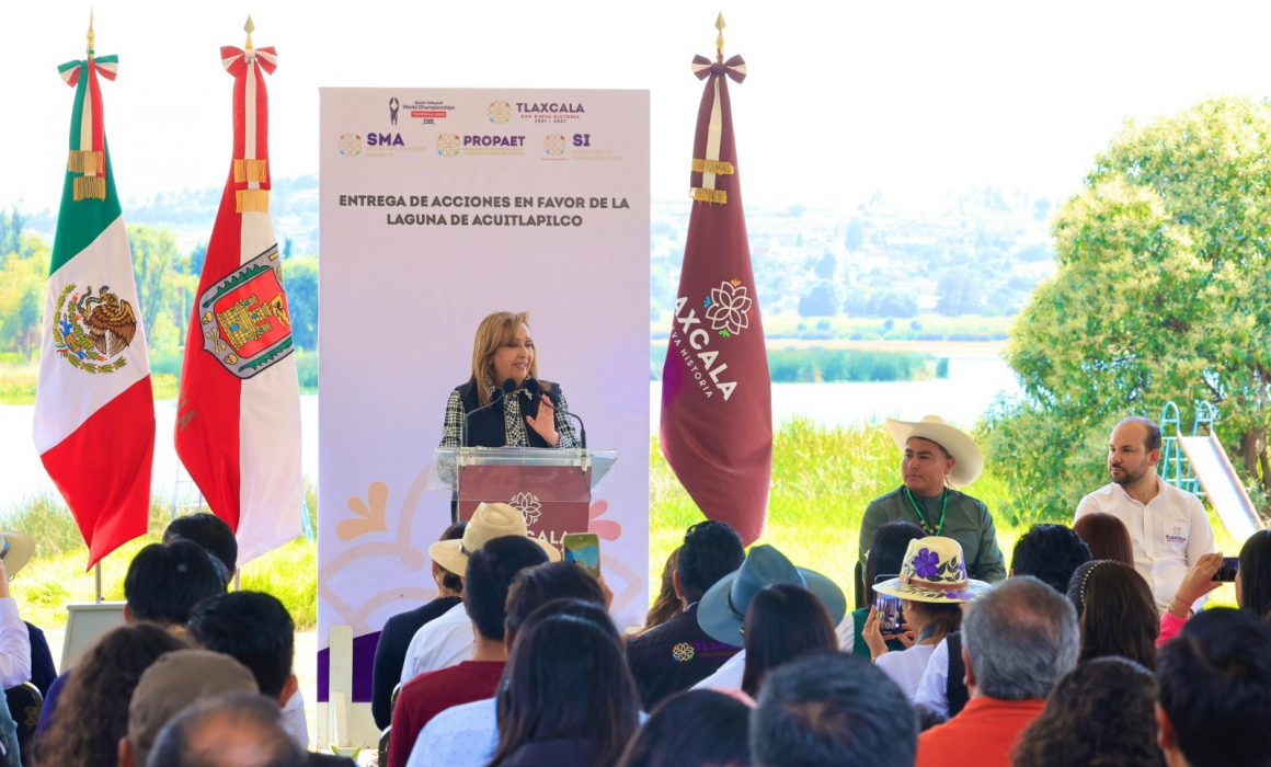 Entrega Lorena Cuéllar acciones de desazolve en la Laguna de Acuitlapilco