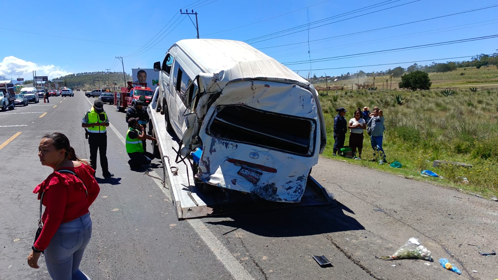 Fallece en el hospital peregrino que resultó gravemente lesionado en el accidente de una camioneta y tractocamión, en Tetla