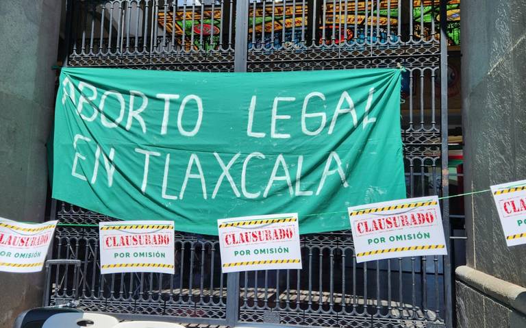 Feministas clausuran Congreso por omisión al aborto legal en Tlaxcala
