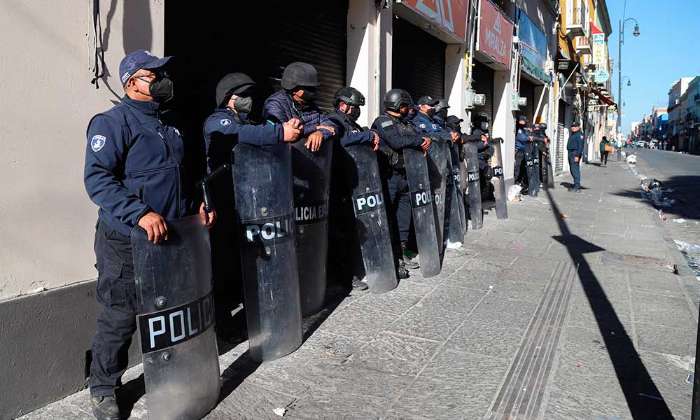 De 25 a 30 retiros de mercancía realiza personal de Vía Pública cada 15 día a ambulantes del centro de Puebla