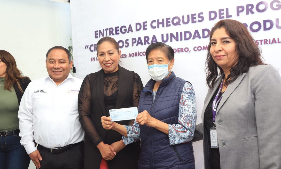 Entrega Fomtlax créditos para unidades productivas, invierte 831 mil pesos