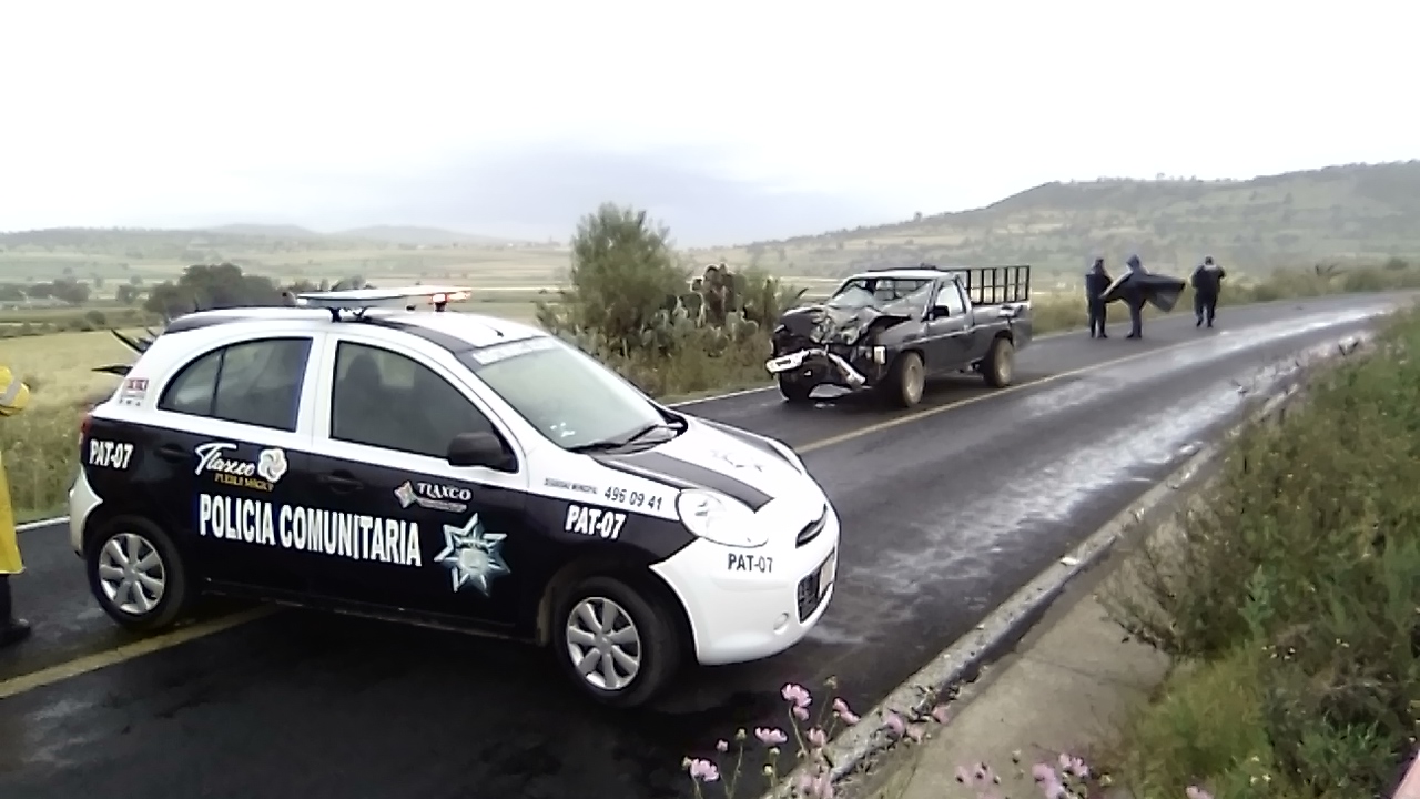 Dos muertos deja choque entre camioneta y motocicleta en Tlaxco.