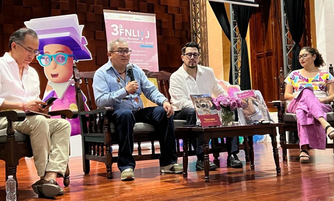 Presentan SEPE y SC libro Tlaxcala. Nuestro Patrimonio Cultural en Veracruz