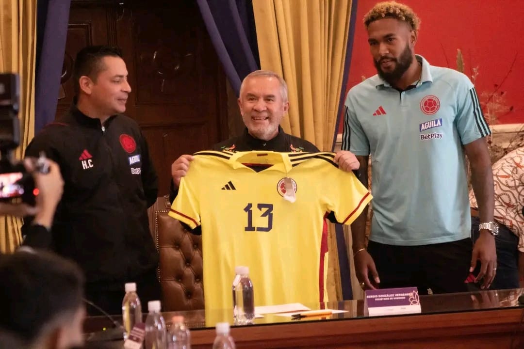 Recibe Segob a seleccionados de la Sub 23 de Colombia, ignora demandas sociales