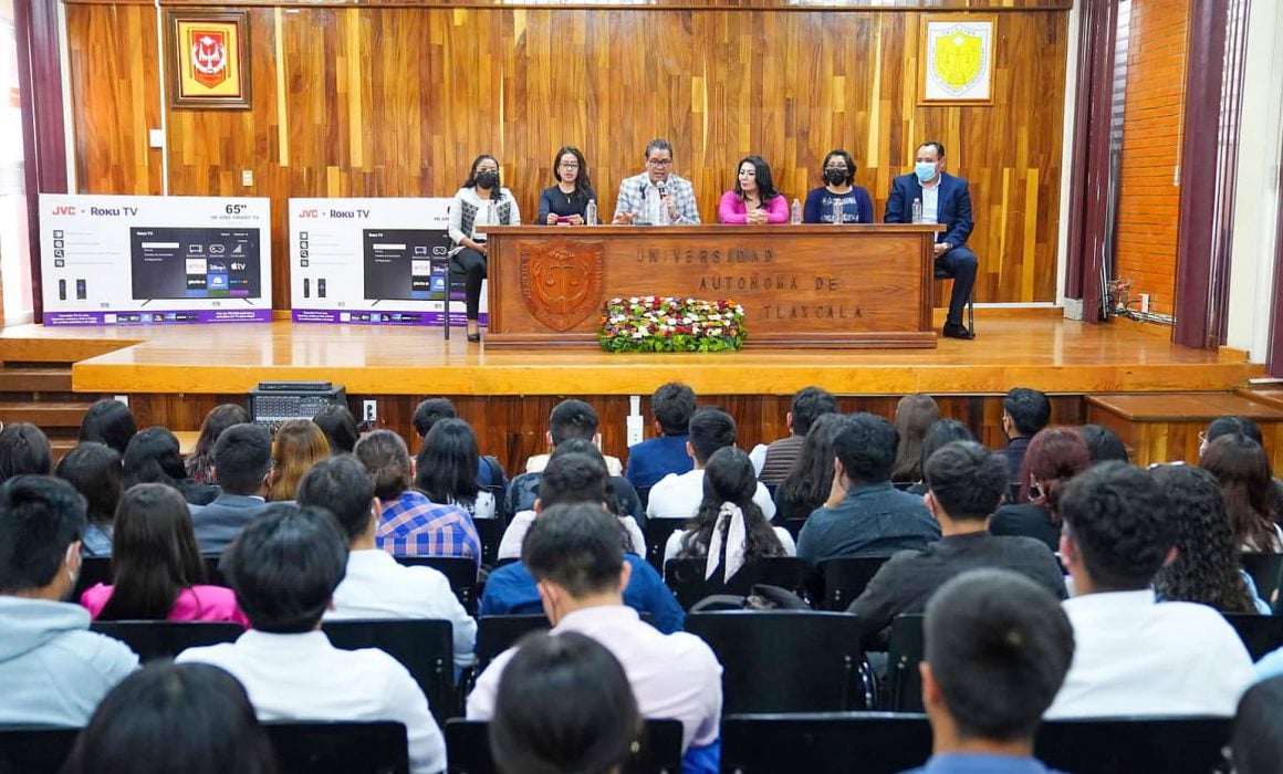 Avanza UATX en estrategia de modernización y vanguardia en las aulas