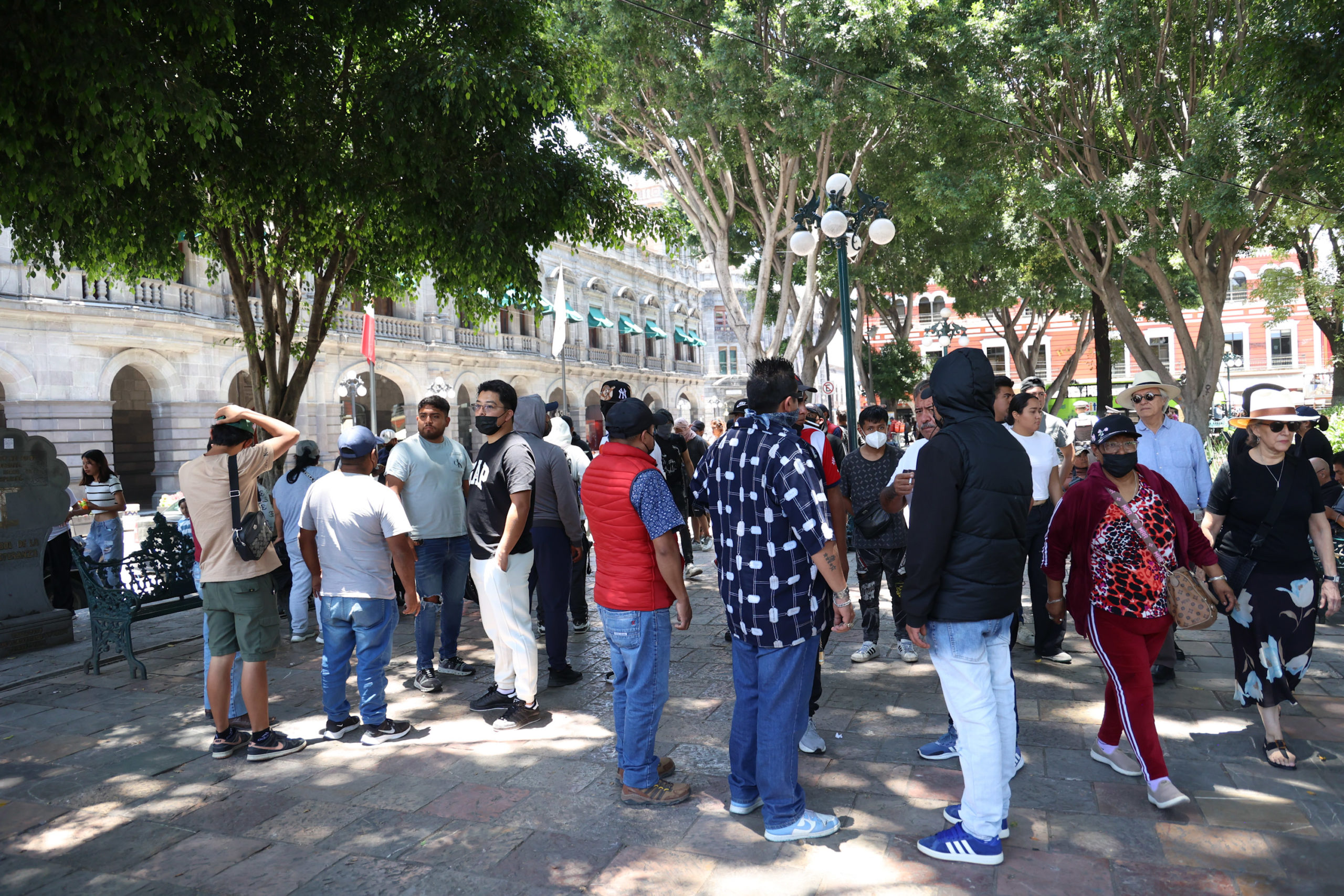 Chedraui se reúne con afectados por desalojo en La Covadonga; llama a la civilidad