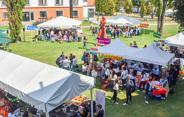 Presentan universitarios UDLAP proyectos a la empresa La Morena