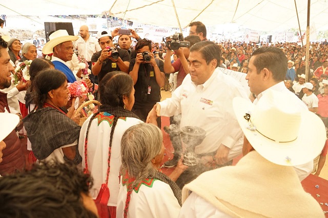 Anuncia Barbosa Huerta apoyo a la región cañera de Coxcatlán