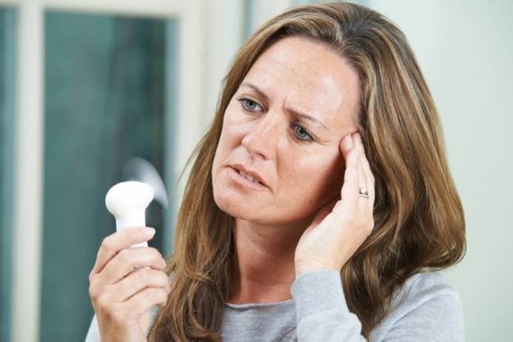 La menopausia precoz aumenta el riesgo de demencia
