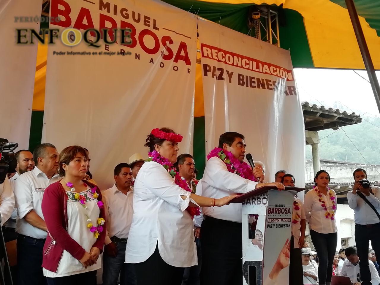 Mantendrá Barbosa Huerta programa de uniformes gratuitos, sin escudo del gobierno del estado 