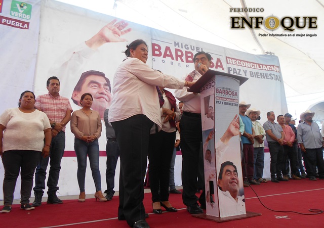 Promete Barbosa rehabilitación de caminos y combate a la pobreza de la Mixteca Poblana