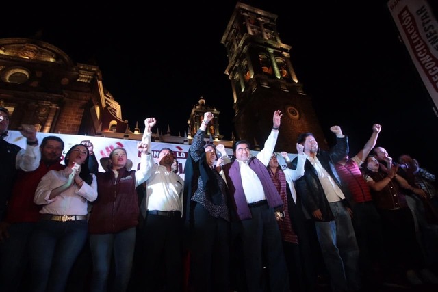 Barbosa Huerta refrenda su triunfo en el zócalo de la ciudad de Puebla