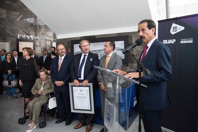 Esparza Ortiz inaugura la exposición “50 años de Ciudad Universitaria”