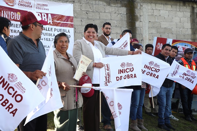 Karina Pérez Popoca arranca adoquinamiento en San Francisco Acatepec