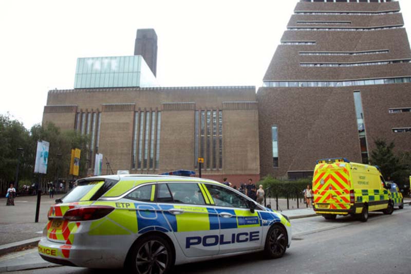 Adolescente arroja a niño de 6 años del décimo piso del Museo Tate de Londres