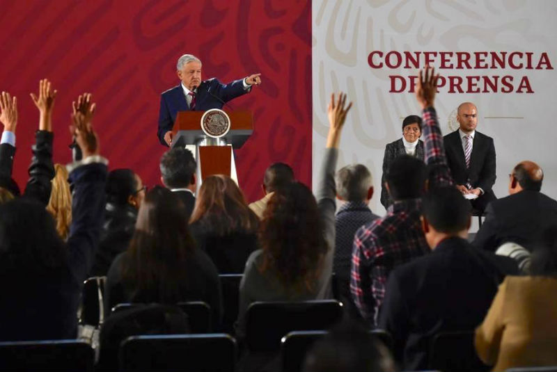 Dinero que regresen partidos sería para mantenimiento de escuelas: AMLO