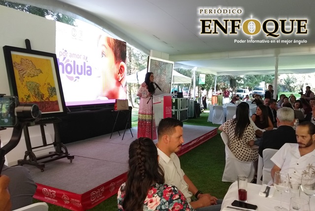 Encabeza Leticia Torres comida con causa para adquisición de aparatos auditivos 