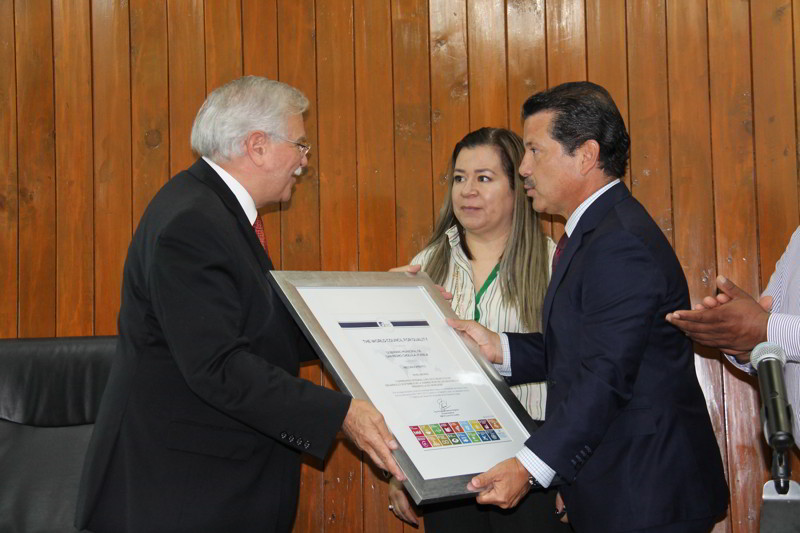 Recibe gobierno de San Pedro Cholula distintivo por calidad 