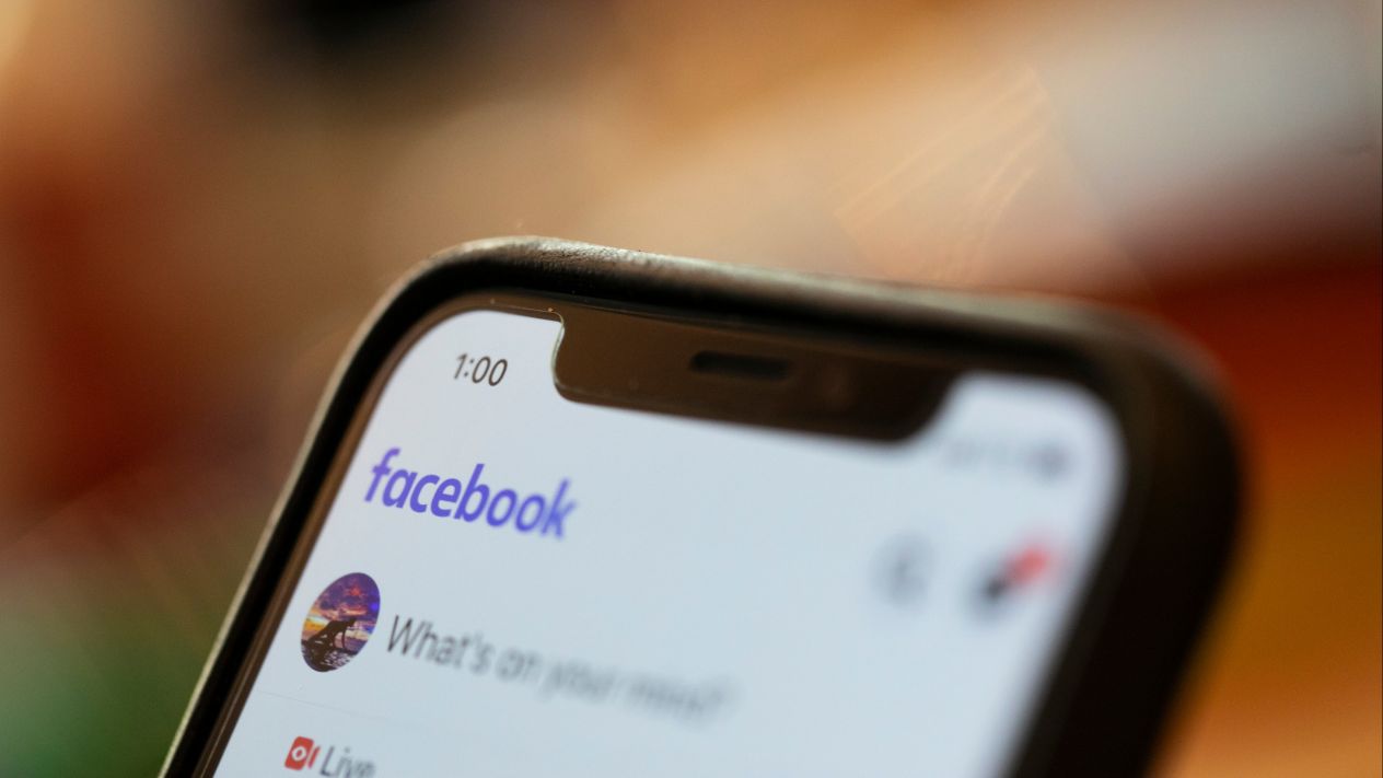 Gobierno de EU permite el uso de perfiles falsos en redes sociales para investigar a migrantes