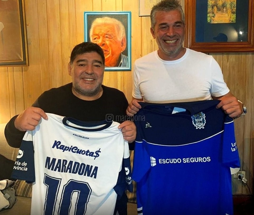 Como "dios" tratarán a Maradona en su nuevo equipo en Argentina (VIDEO) 