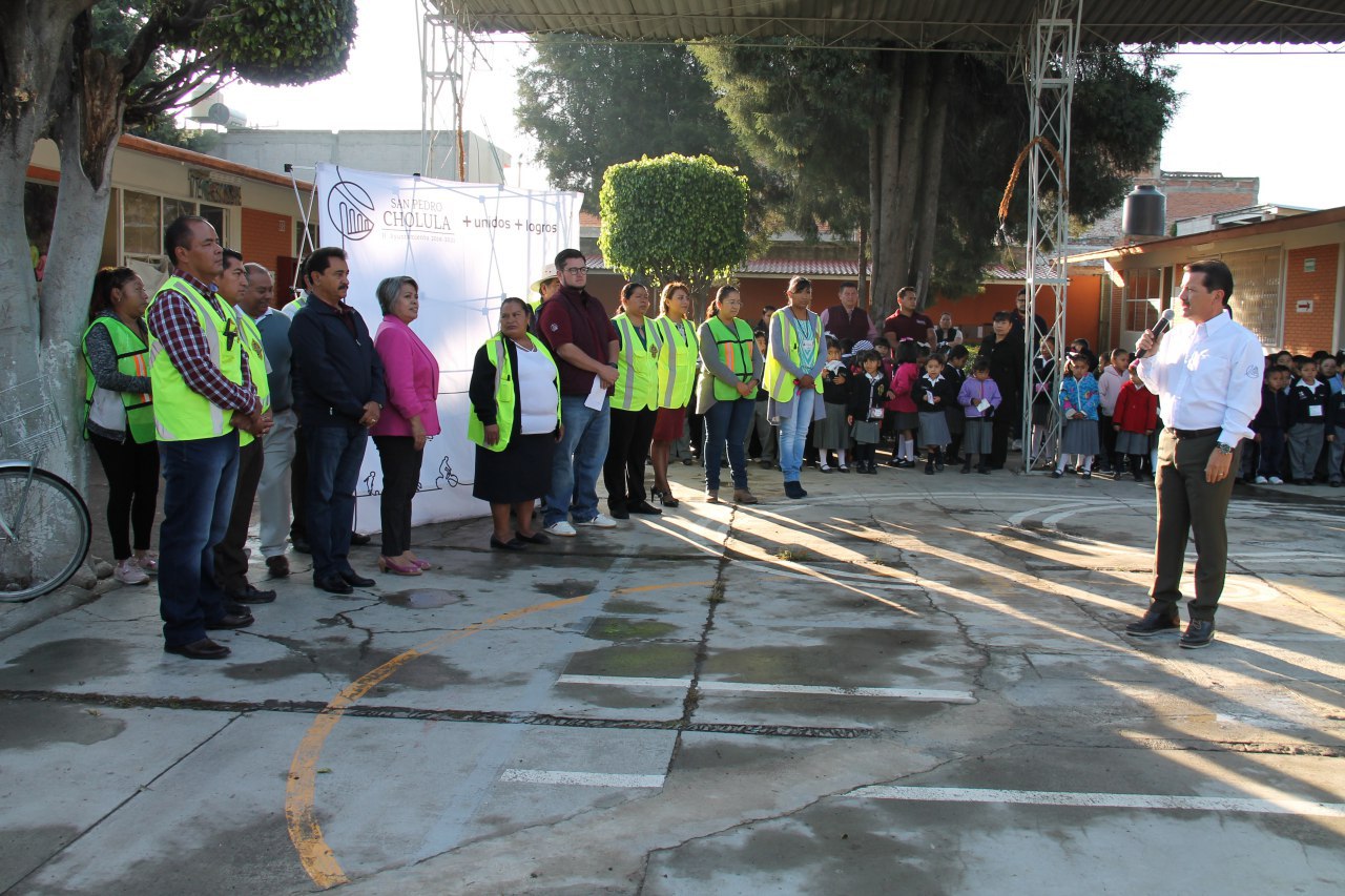 Dota gobierno de San Pedro Cholula a primaria de infraestructura sanitaria y domo  
