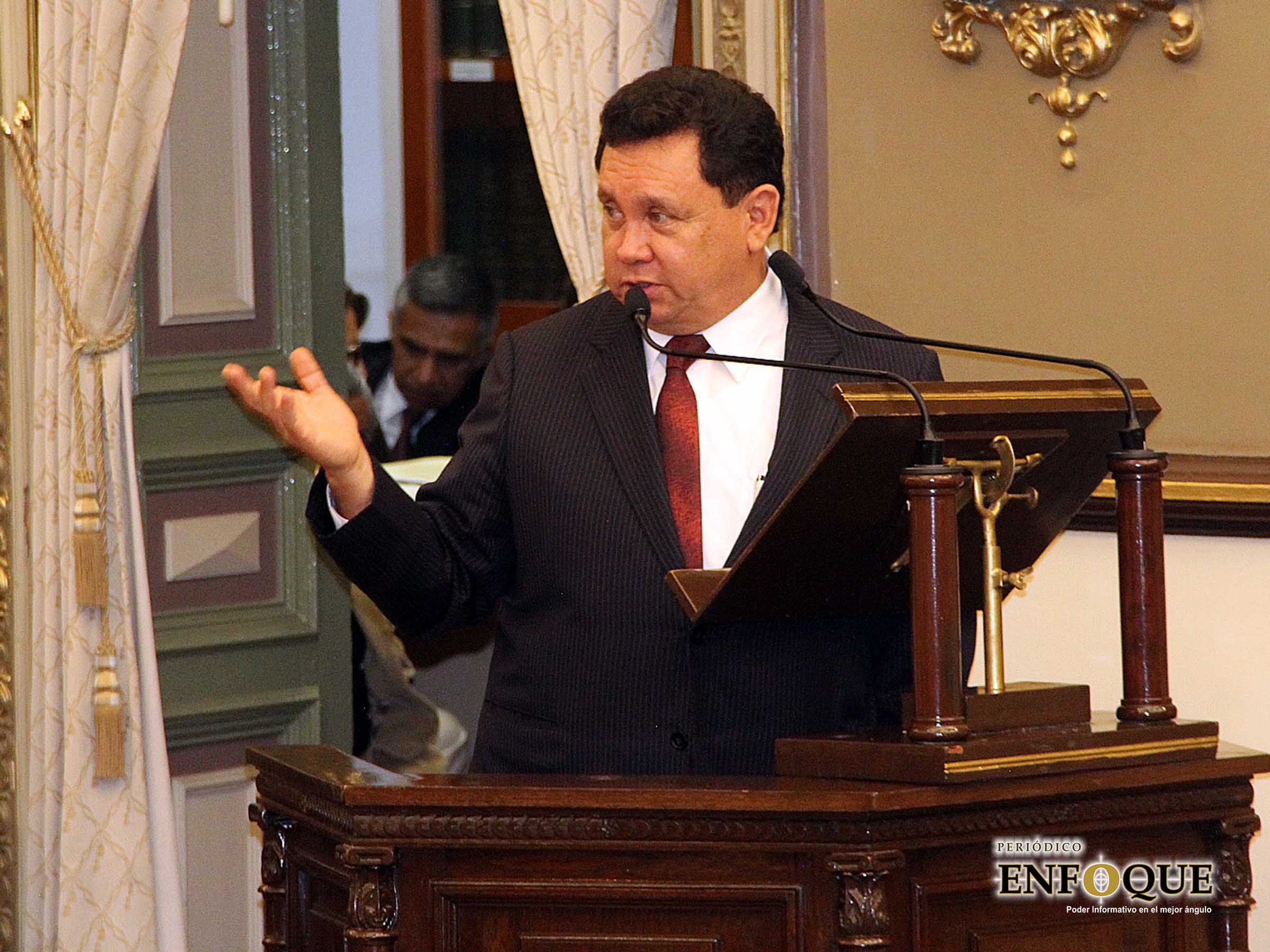 Alonso Granados formaliza salida de la bancada de Morena