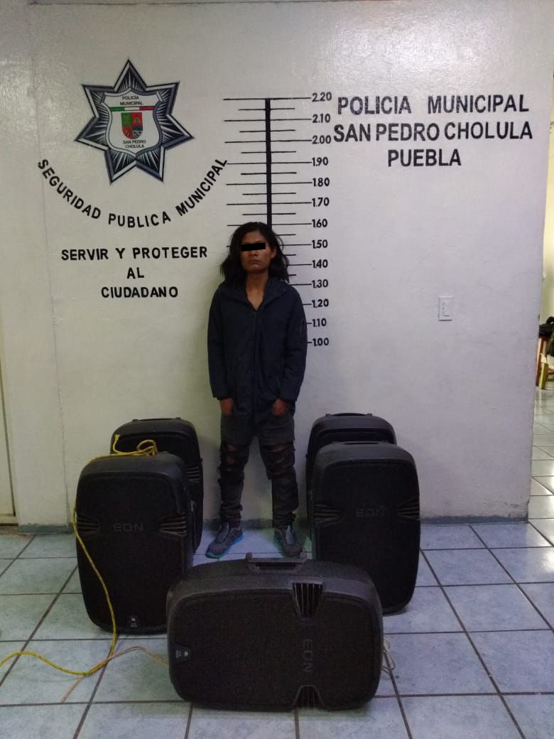 Detiene policía de San Pedro Cholula a presunto ladrón en templo religioso