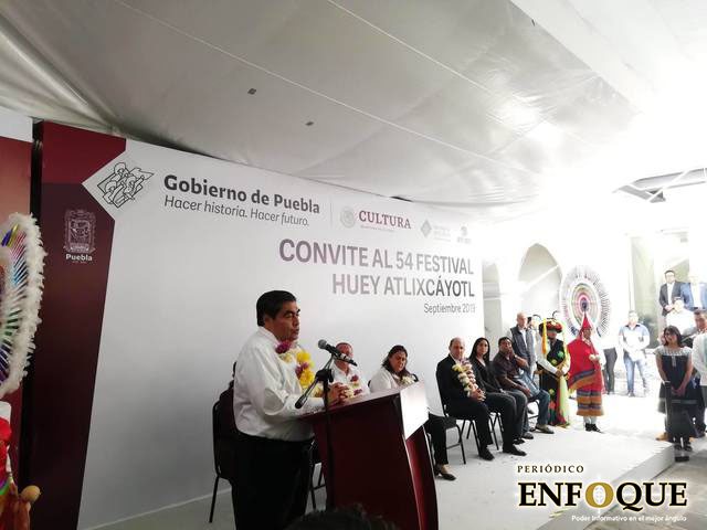 Recibe Barbosa Huerta en Casa Aguayo al convite del Huey Atlixcáyotl