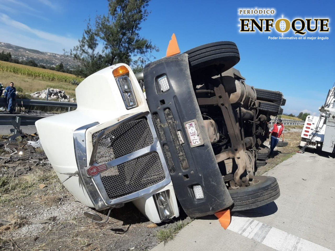 Volcadura de tráiler afecta el tránsito de la autopista Puebla-Orizaba