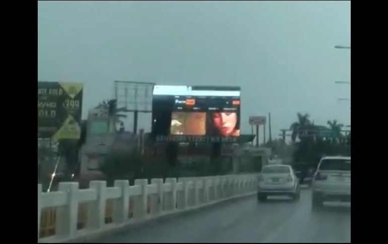 Transmiten video porno en pantalla publicitaria de Boca del Río