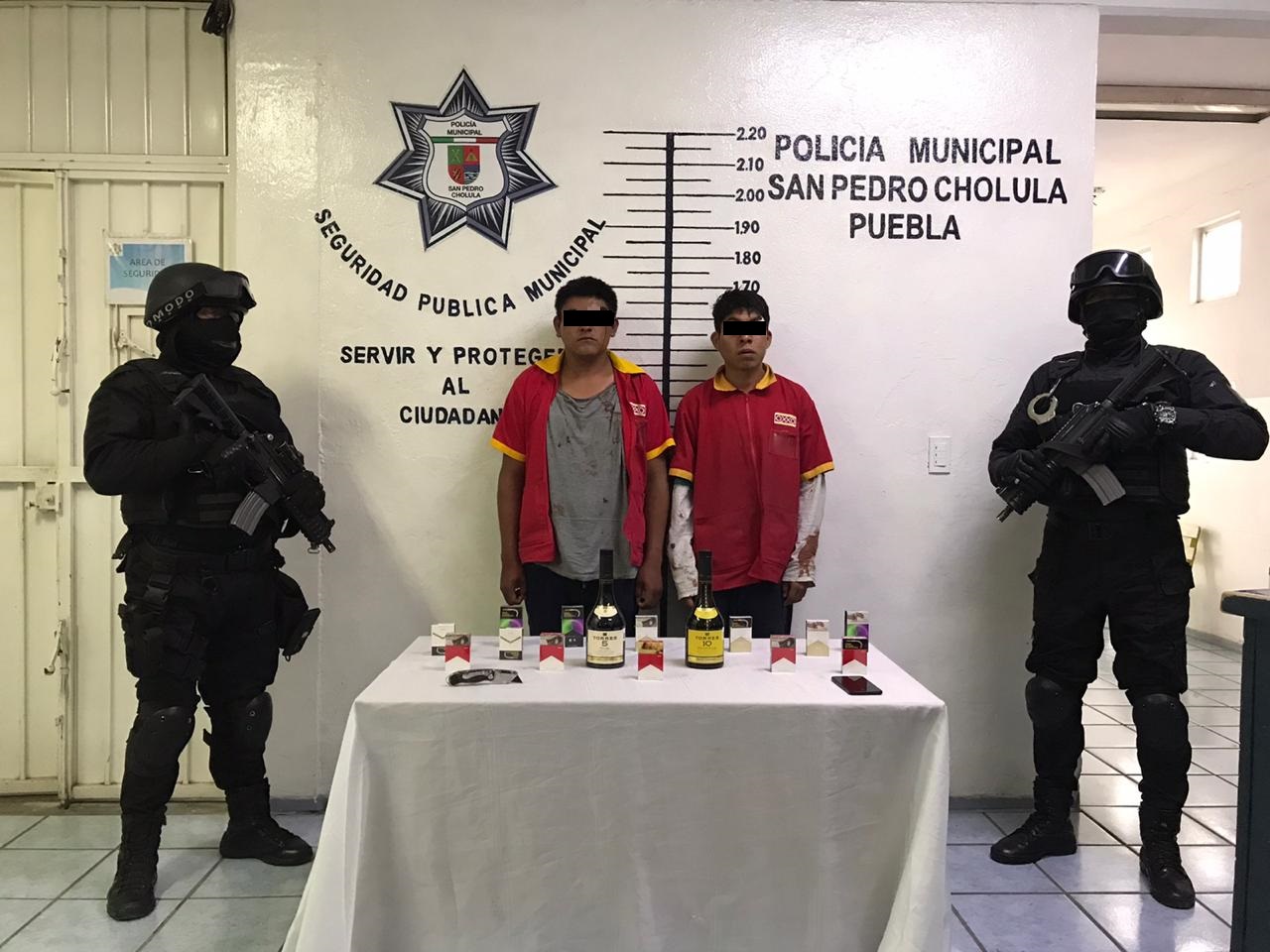 Detiene policía de San Pedro Cholula a sujetos por robo a tiendas Oxxo