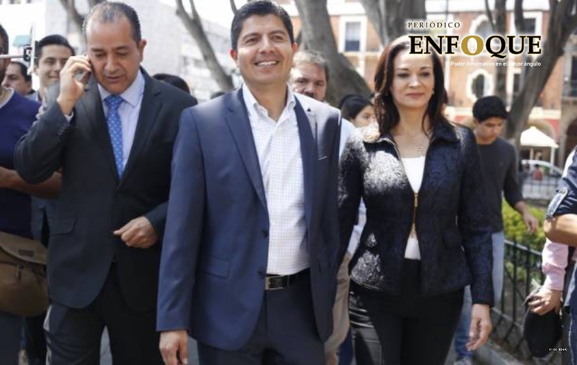Cuatro sujetos armados asaltan a esposa de Eduardo Rivera 