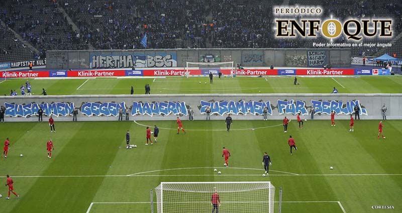 Recrean la caída del Muro de Berlín en juego de la Bundesliga (VIDEO)